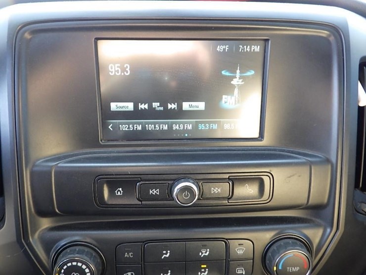 2017-chevrolet-2500hd-image-35