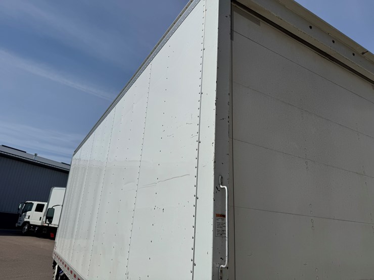 2019-isuzu-nrr-image-27