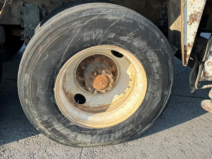 peterbilt-365-image-120