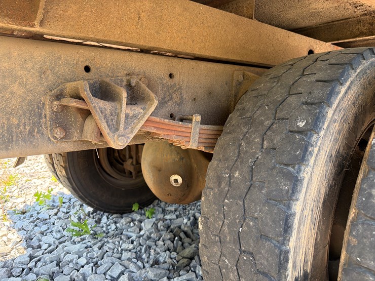 2005-international-durastar-4400-image-22