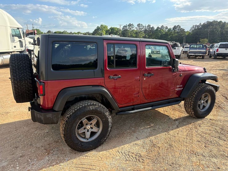 2013-jeep-wrangler-sport-image-3