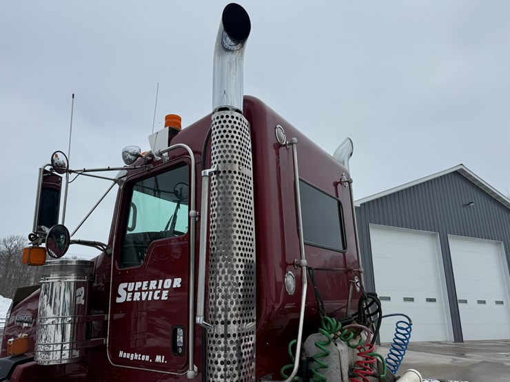2011-kenworth-t800-image-14