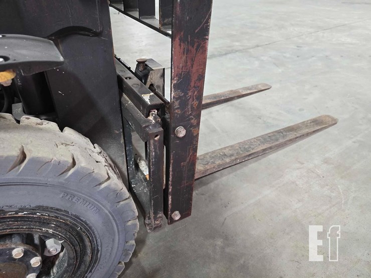 2021-caterpillar-gp25n-image-11