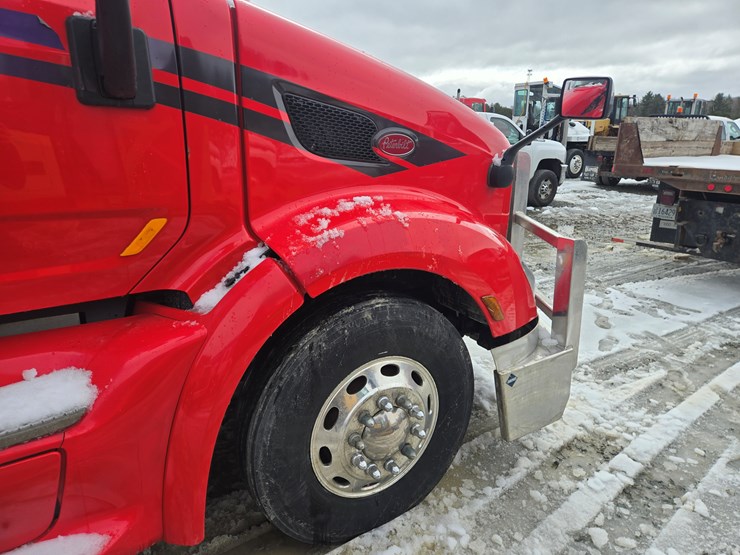 peterbilt-579-image-12