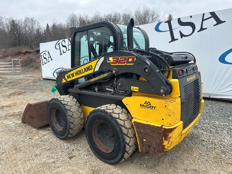 new-holland-l320-image-3