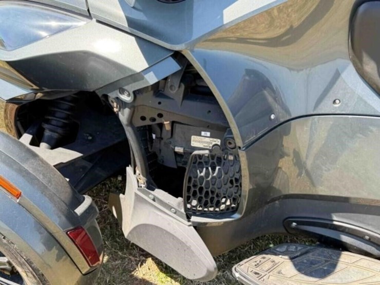 2018-can-am-spyder-rt-ltd-3-wheel-motorcycle-image-15