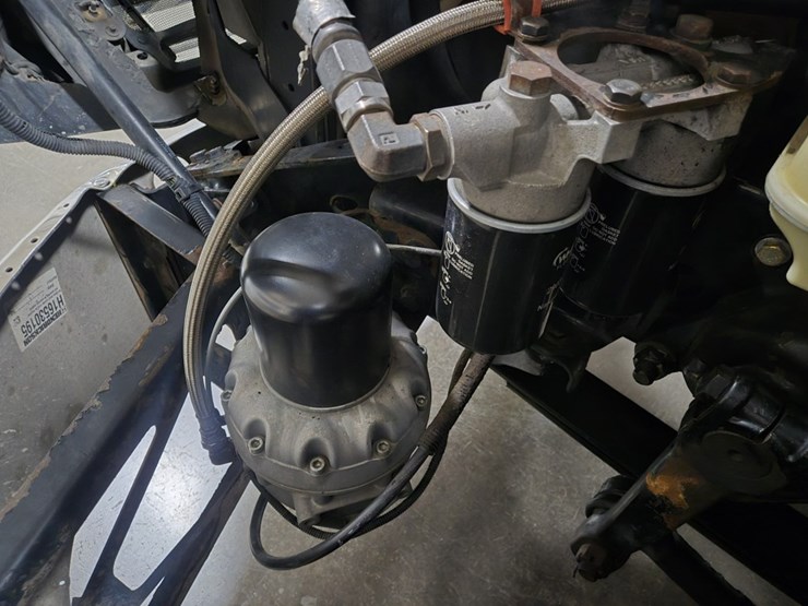 #2295-•-2016-freightliner-cascadia-day-cab-truck-tractor-image-50