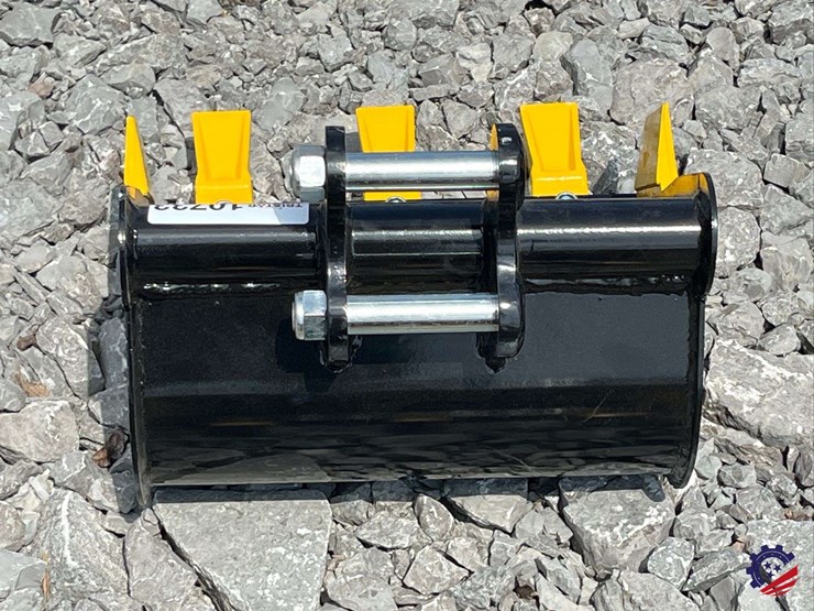 unused-2026-ce-16"-toothed-bucket-image-4