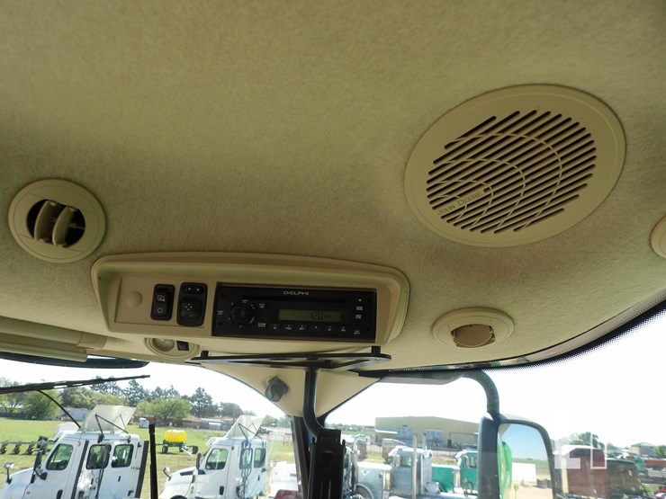 2012-john-deere-s680-image-52