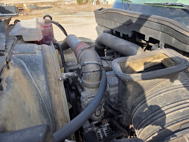 2012-international-7600-image-45