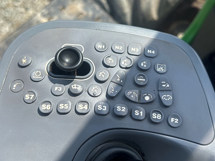 2011-deere-1270e-image-74