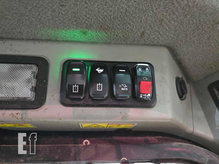 2021-caterpillar-242d3-image-19