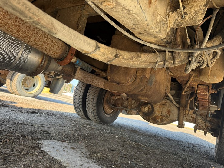 2012-ford-f550-xl-image-33