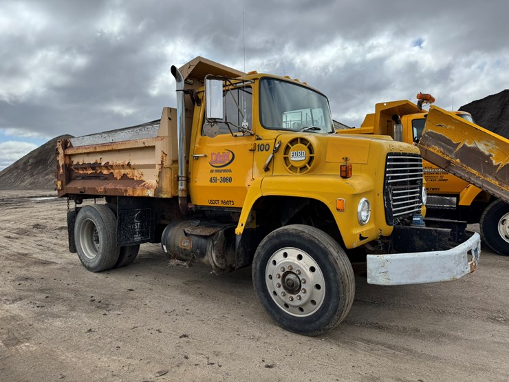 1977-ford-8000-image-6