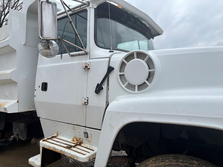 1997-ford-lt8000-image-17