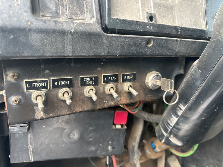 1995-international-8100-image-52