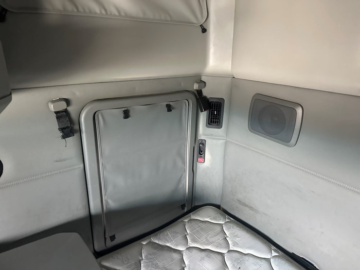 2020-kenworth-t680-image-62