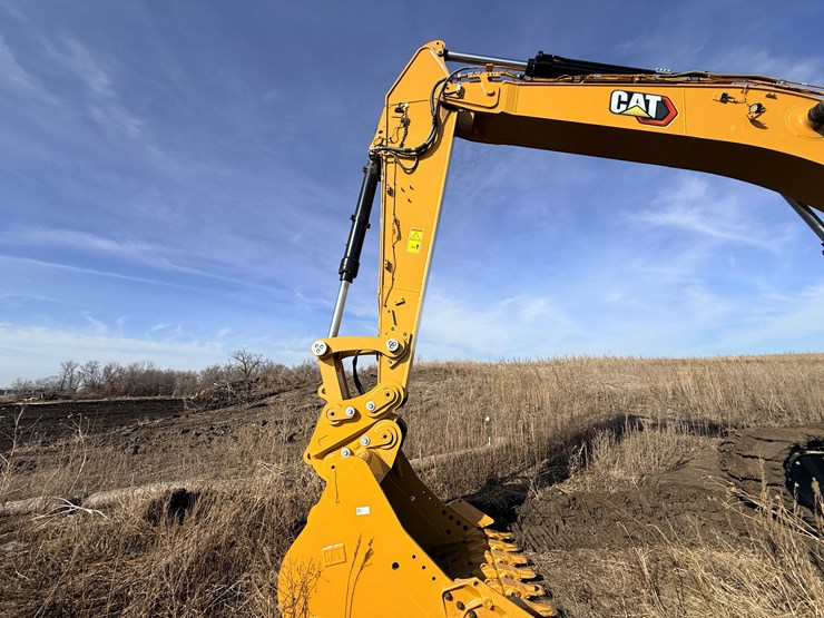 #1968-•-caterpillar-excavator-image-20