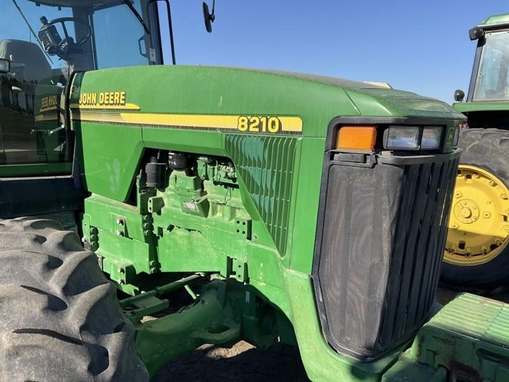 john-deere-8210-image-9