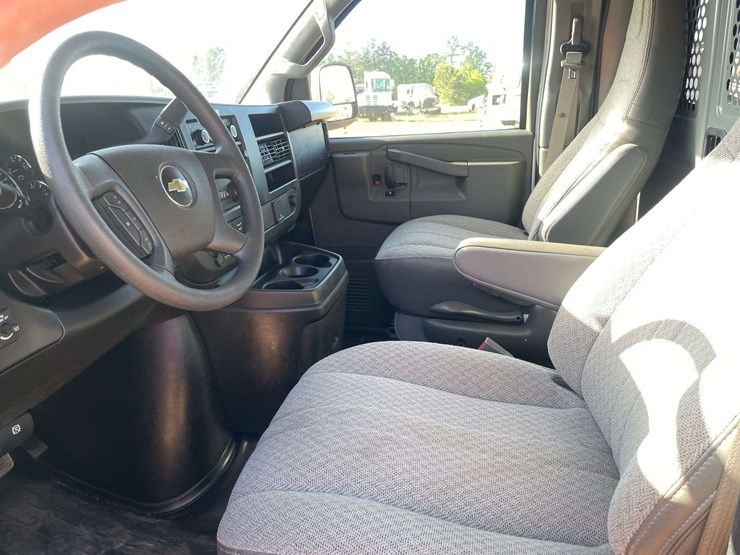 2024-chevrolet-express-2500-image-10