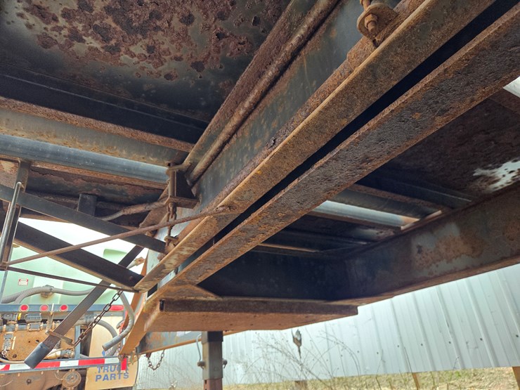 #2358-•-2006-iron-steer-8r20hdi-roll-off-trailer-image-24