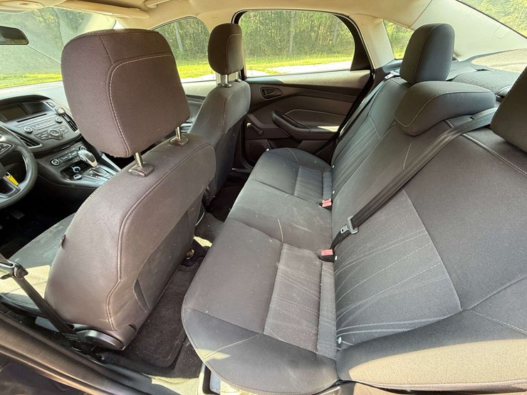 2017-ford-focus-4-door-sedan-(42,593-miles)-image-18