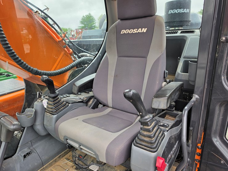 2022-doosan-dx225-lc-image-11