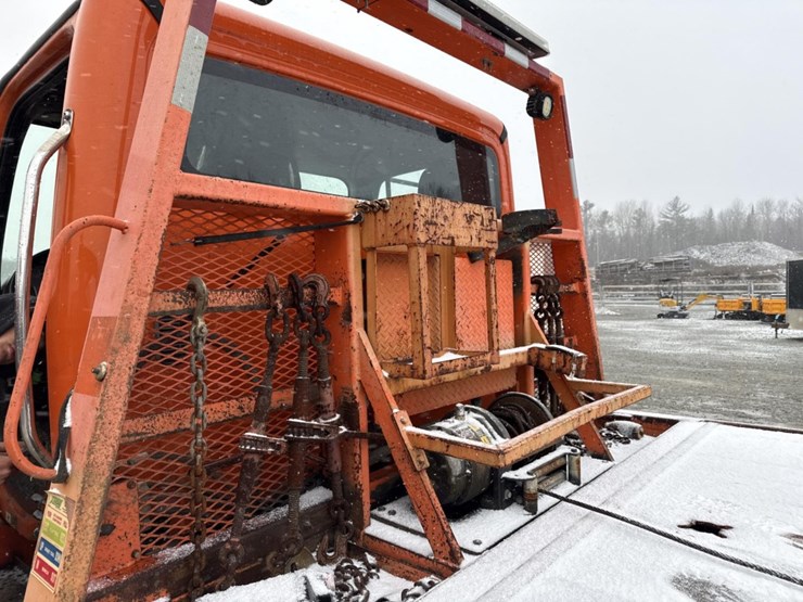 2016-massey-ferguson-8-image-25