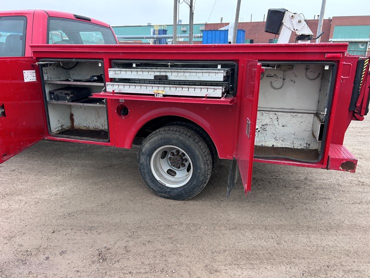 2003-gmc-3500-image-28