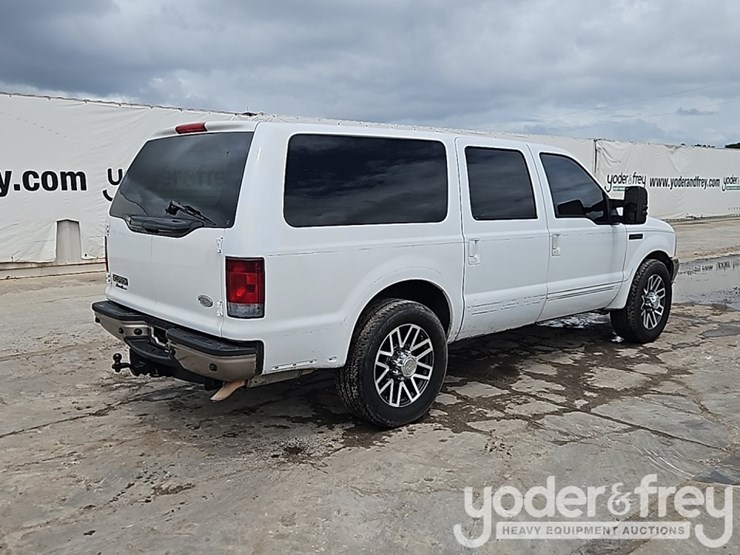 2004-ford-excursion-image-4