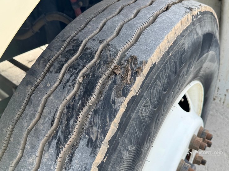 2023-freightliner-m2-106-image-36