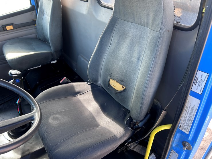 #1680-•-2003-freightliner-day-cab-truck-tractor-image-44