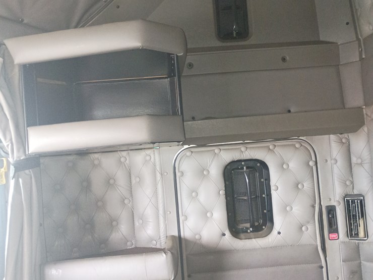 2002-kenworth-t600-image-66