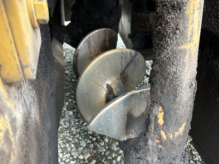 caterpillar-ap-600d-image-27