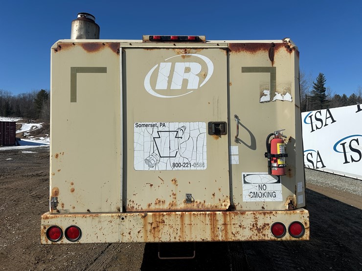 #60115-•-ingersoll-rand-1070-towable-air-compressor-image-4