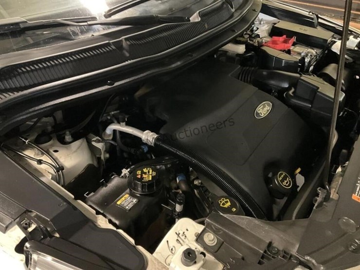 2015-ford-explorer-image-14