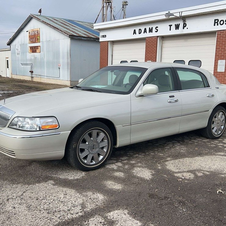 2005 Lincoln Town Car