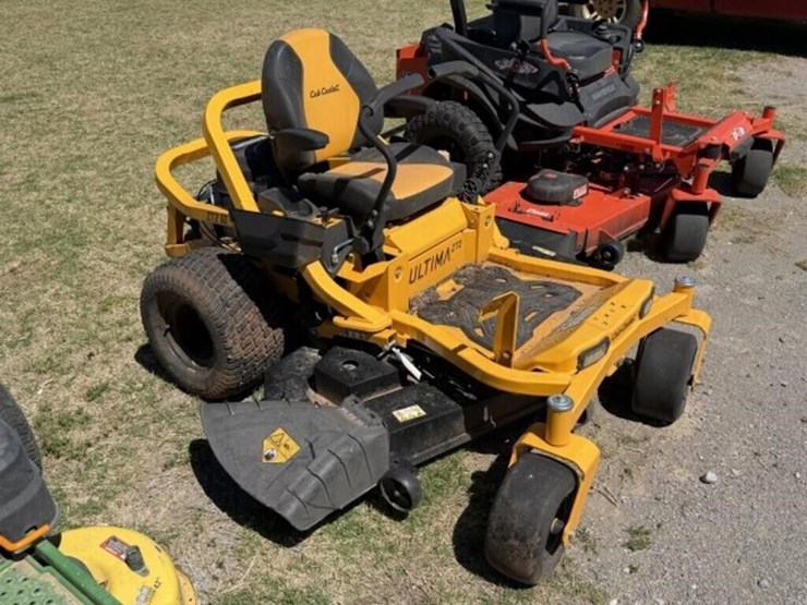 cub-cadet-ultima-zt2-zero-turn-mower-image-3