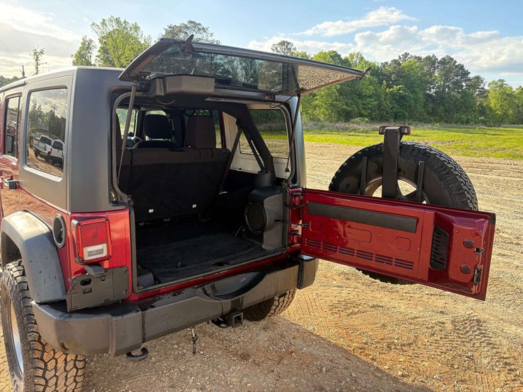 2013-jeep-wrangler-sport-image-16