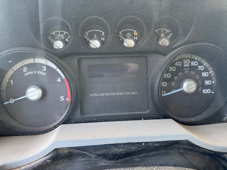 2012-ford-f550-xl-image-32