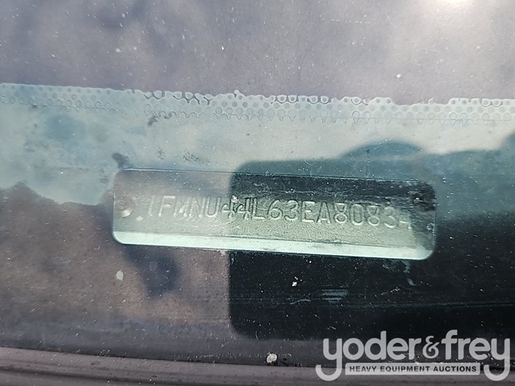 2004-ford-excursion-image-34