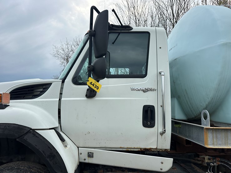 2007-international-7600-image-11