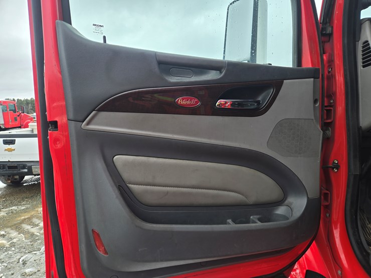 peterbilt-579-image-66