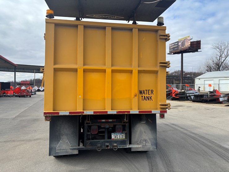 2005-gmc-t7500-image-3