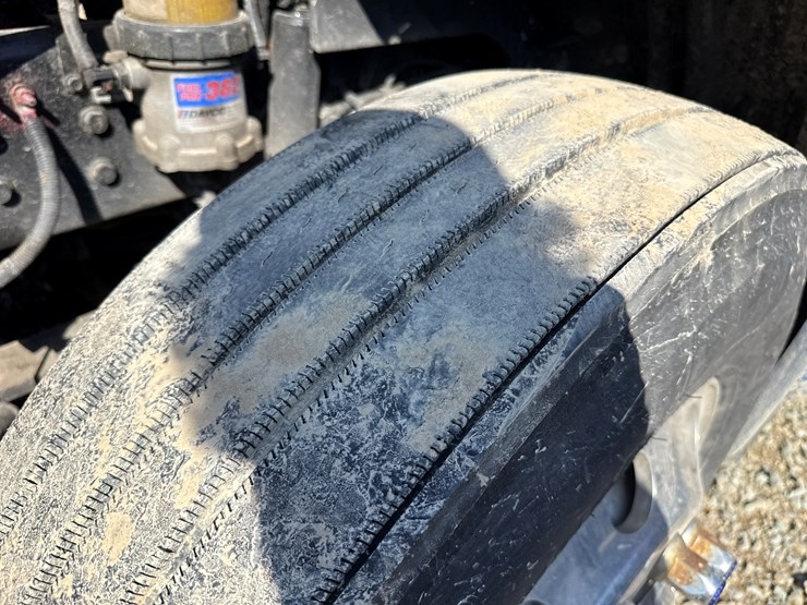 #2199-•-2020-international-a26-sleeper-cab-truck-tractor-image-91