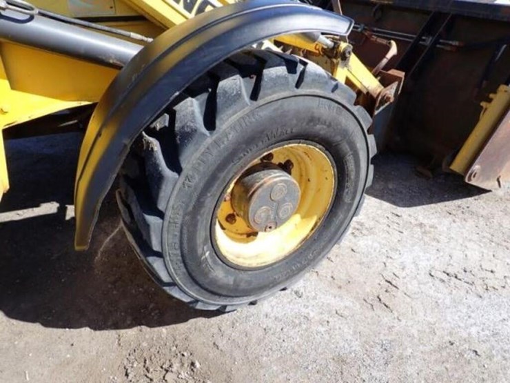 2012-new-holland-b95b-image-58