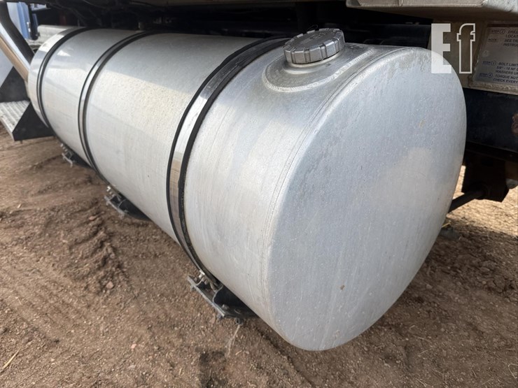 2005-kenworth-w900-image-15