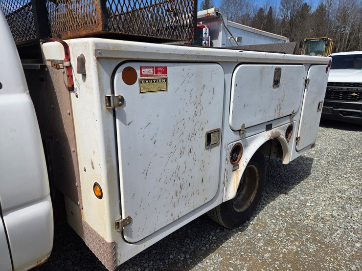 2003-chevrolet-3500-image-18