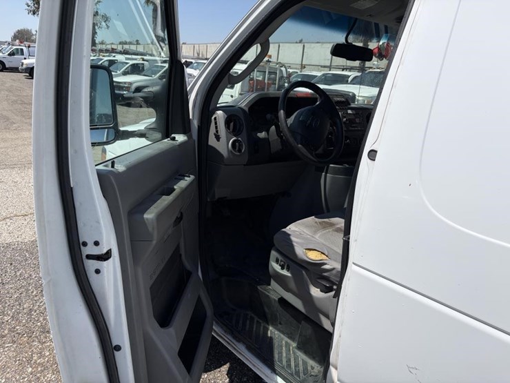 2011-ford-e350-image-13