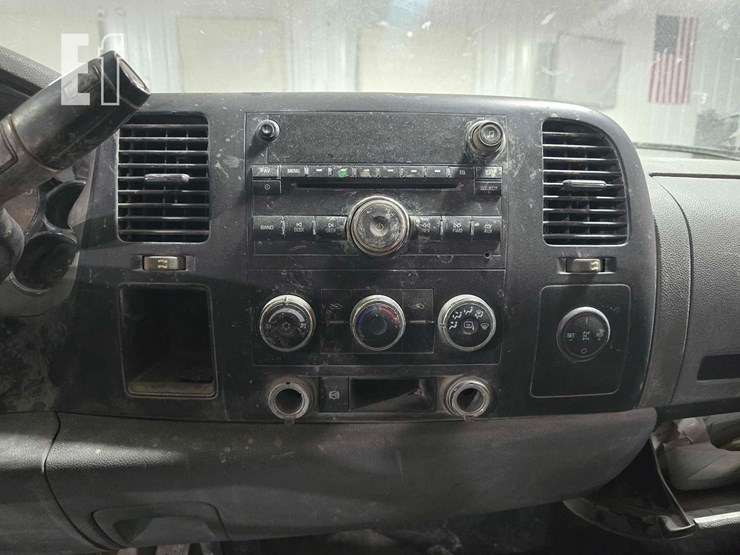 2014-chevrolet-silverado-3500hd-image-13